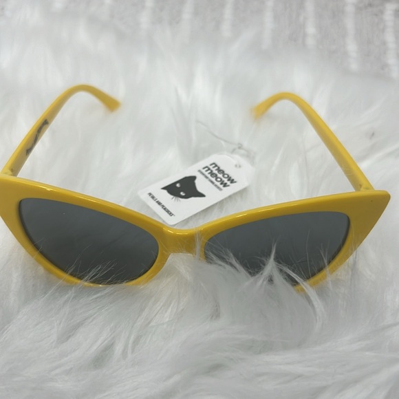 PETALS AND PEACOCKS Meow Meow Cat Eye Sunglasses UV 400 Protection - Picture 3 of 9